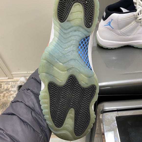 Men’s Jordan 11s Legend blue - Picture 8 of 12